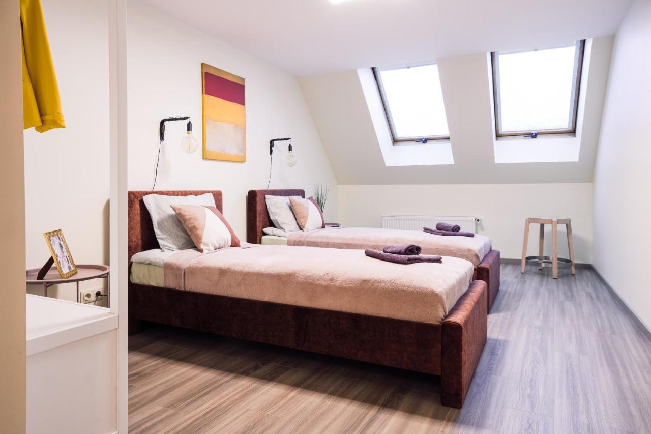 Rothko Apartment/8 Guests/4Bedrooms/Riga Old Town Esterno foto