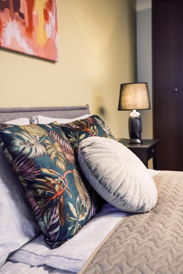 Rothko Apartment/8 Guests/4Bedrooms/Riga Old Town Esterno foto