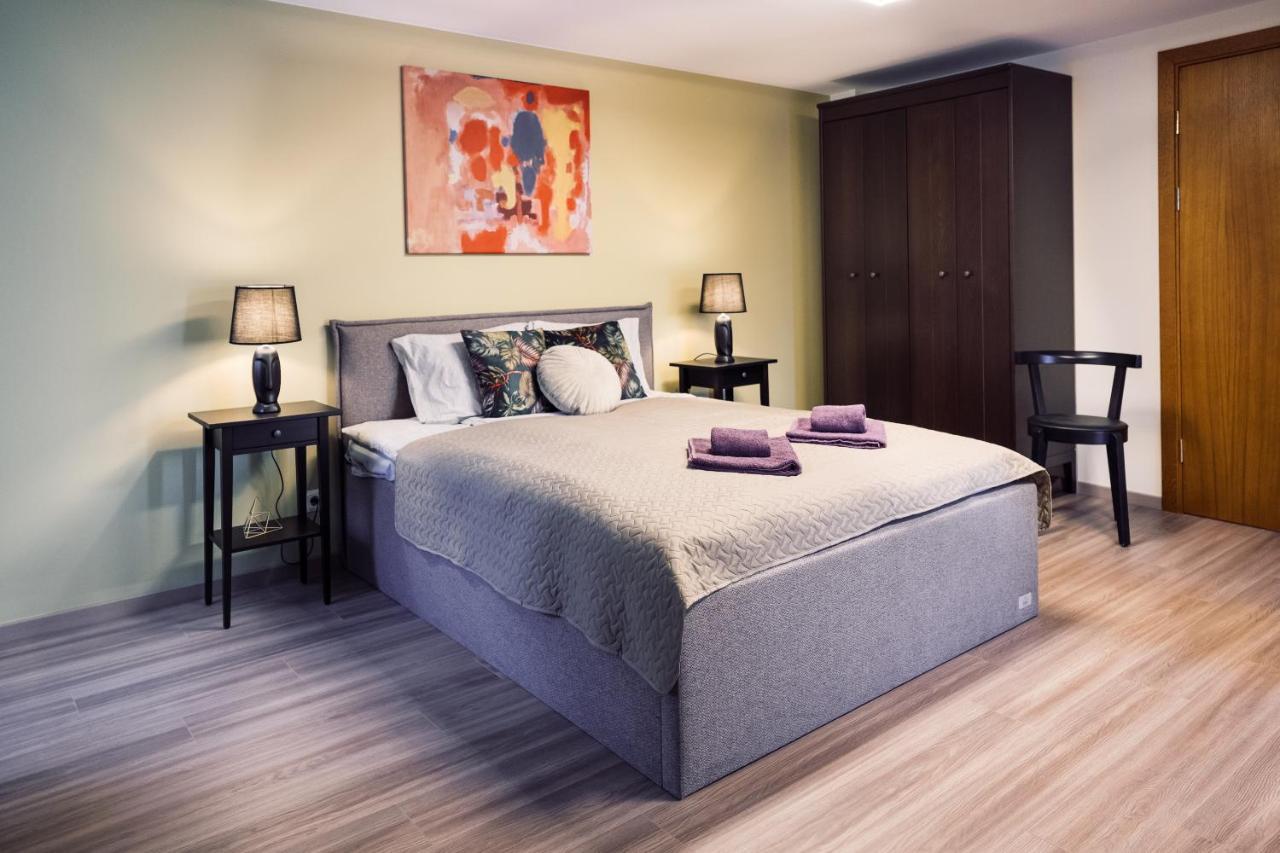 Rothko Apartment/8 Guests/4Bedrooms/Riga Old Town Esterno foto