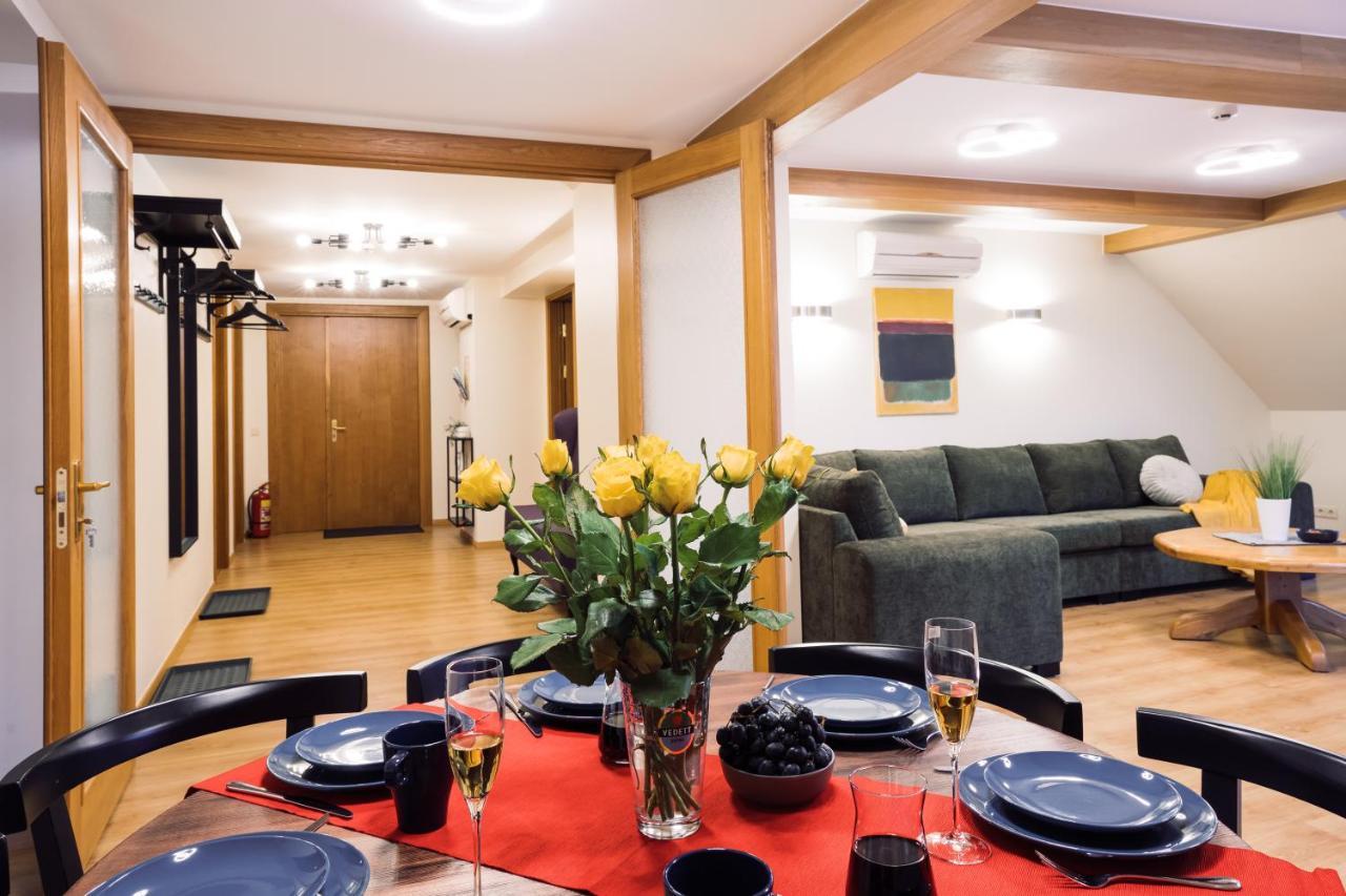 Rothko Apartment/8 Guests/4Bedrooms/Riga Old Town Esterno foto